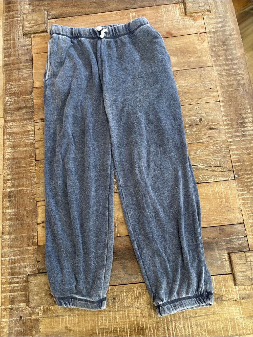 Vintage Havana Sweatpants
Side pockets
Some wear in crotch area